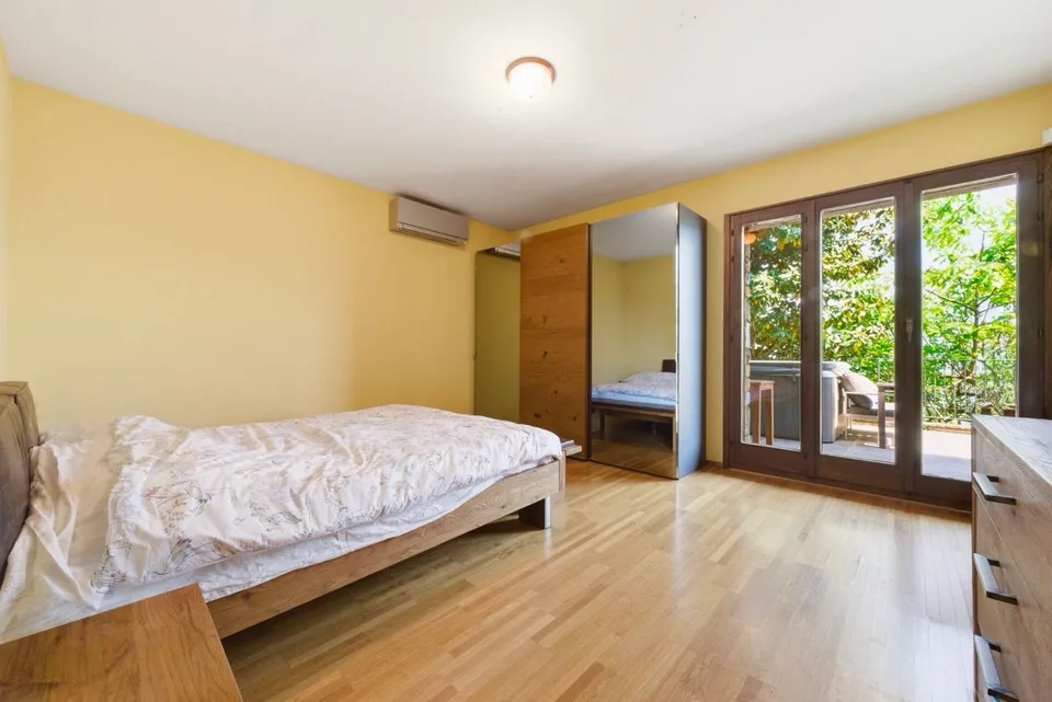 Elegance and Views: villa with lake view and absolute privacy – Foto 11 von 14