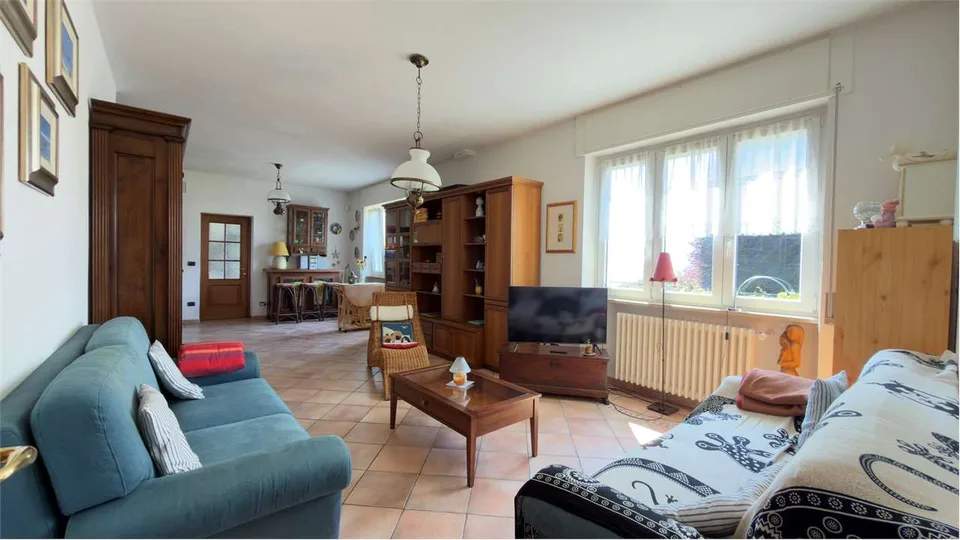 Sorgfältig gepflegte Villa mit zwei unabhängigen Wohneinheiten, Pool und atemberaubender Aussicht