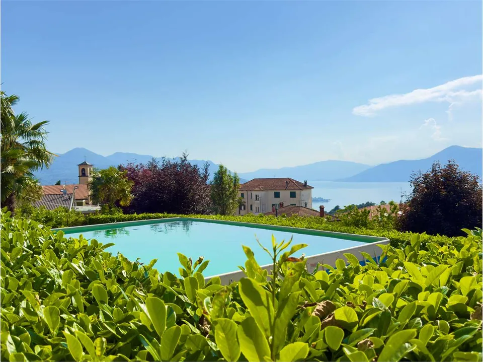 Sorgfältig gepflegte Villa mit zwei unabhängigen Wohneinheiten, Pool und atemberaubender Aussicht