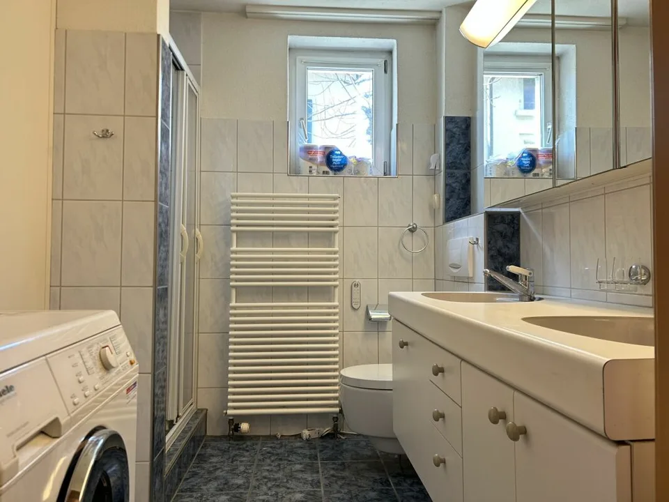 Zweifamilienhaus mit Scheune und Umschwung – Foto 7 von 21