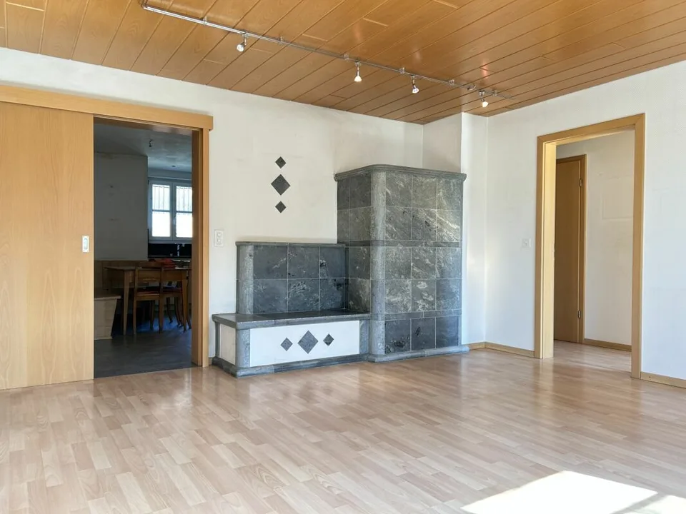 Zweifamilienhaus mit Scheune und Umschwung