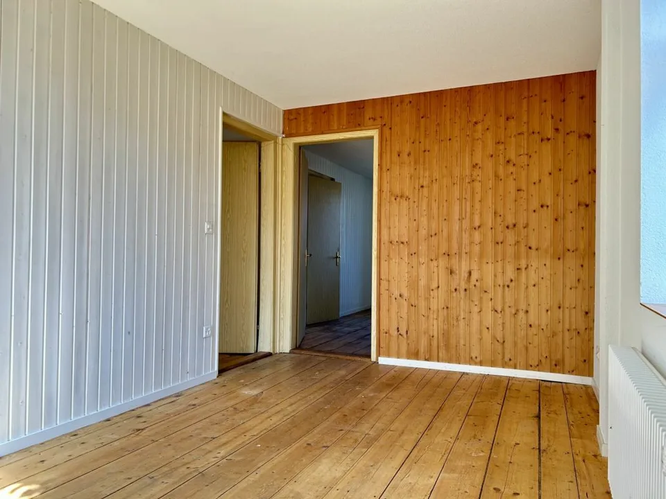 Zweifamilienhaus mit Scheune und Umschwung – Foto 12 von 21