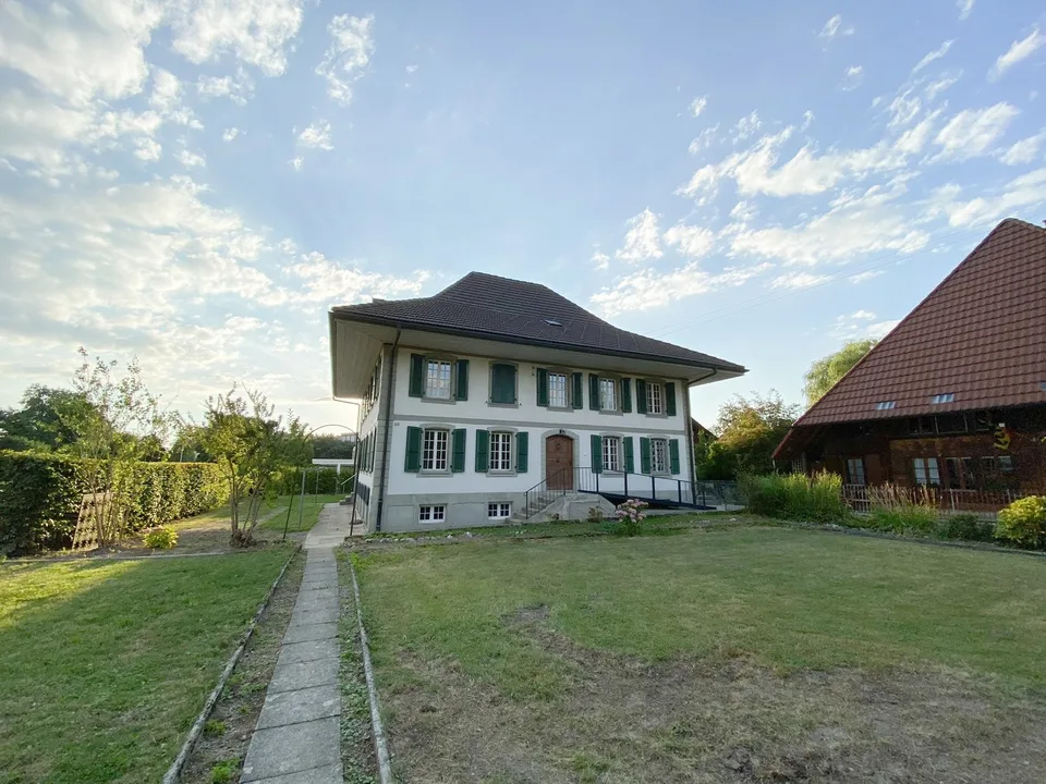 Maison de deux familles charmante - convertie en crèche et école de jour dans un quartier calme de Lotzwil