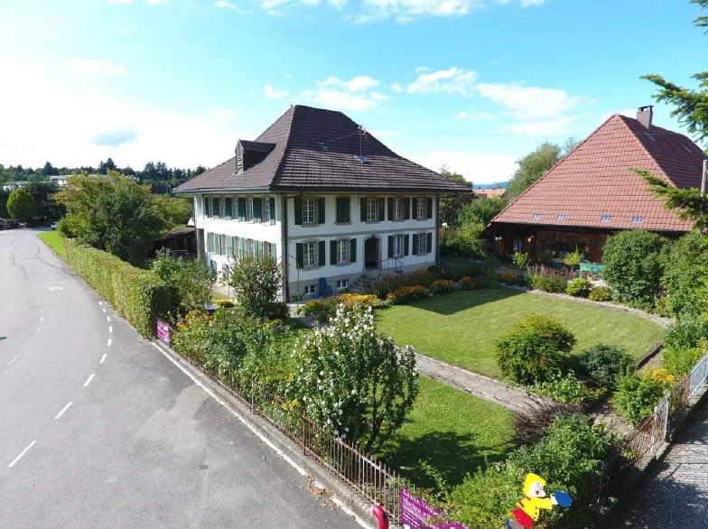 Charmantes Zweifamilienhaus – umgebaut zur Kita und Tagesschule in ruhiger Lage von Lotzwil