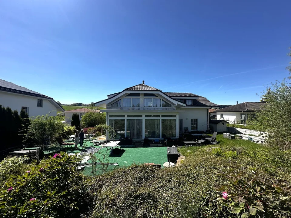 Grosszügiges Einfamilienhaus mit atemberaubendem Ausblick in Herlisberg