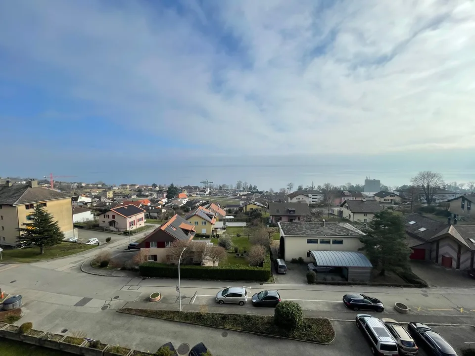 Appartement de 3,5 pcs avec vue imprenable sur le lac et les Alpes