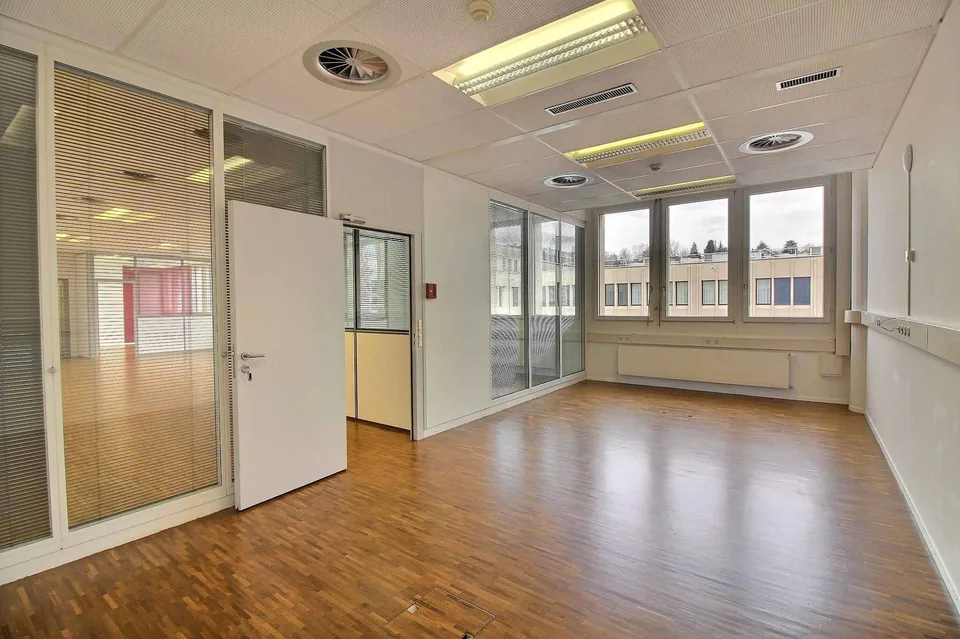INVESTITIONSOBJEKT - SCHÖNE BÜROFLÄCHE VON 186 M2 VERMIETET – Foto 7 von 9