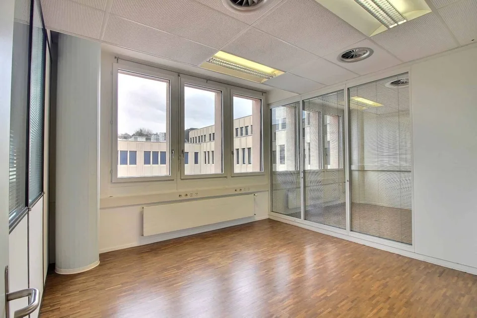 INVESTITIONSOBJEKT - SCHÖNE BÜROFLÄCHE VON 186 M2 VERMIETET – Foto 8 von 9