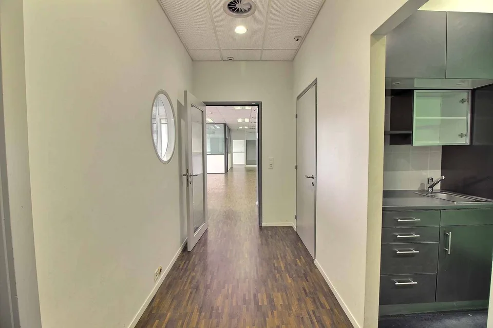 INVESTITIONSOBJEKT - SCHÖNE BÜROFLÄCHE VON 186 M2 VERMIETET – Foto 6 von 9
