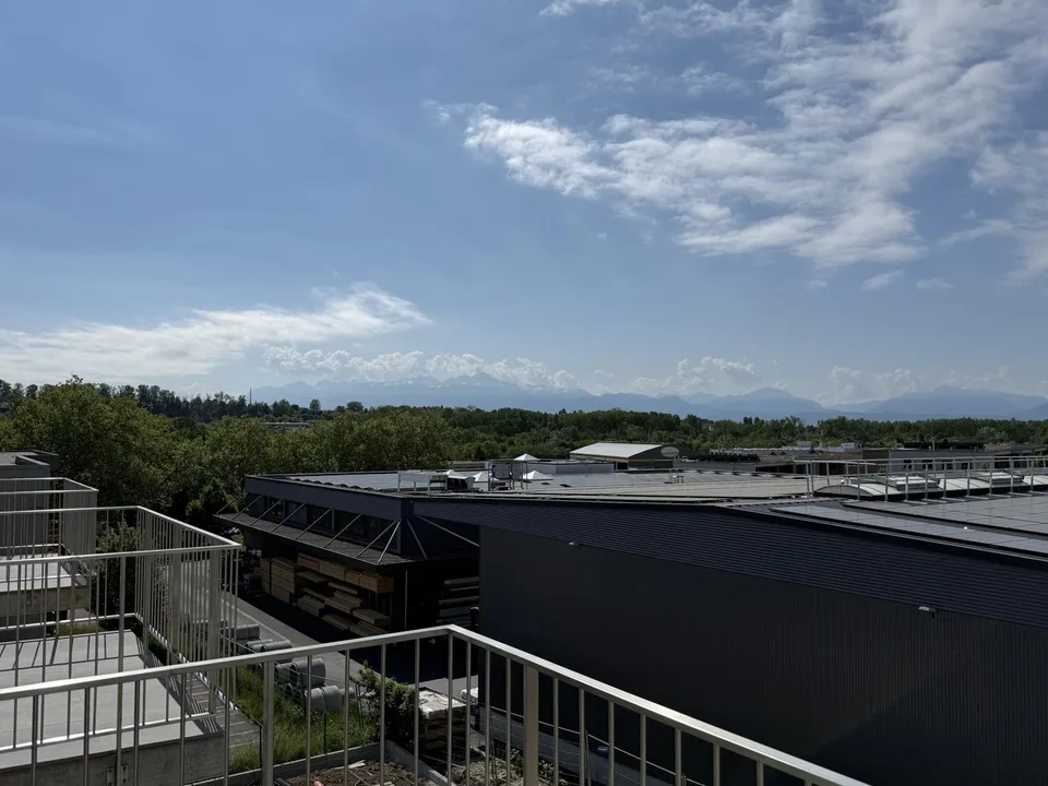 Administrative/office space with balcony, unit 20, in new project in Echandens