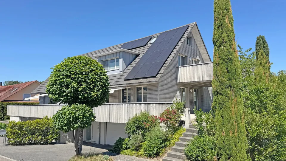 modernes Klima-Holzhaus 6½-Zimmer, mit PV-Anlage, Doppelgarage und sonnigem Garten