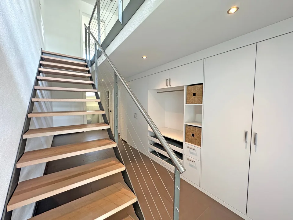 Casa in legno climatica moderna 6½ locali, con impianto PV, garage doppio e giardino soleggiato