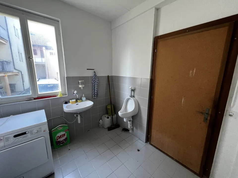 Interessante casa colonica con molte possibilità