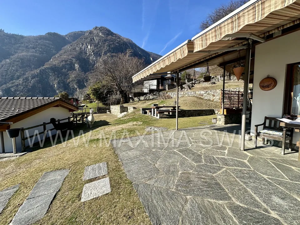 BIASCA: CASA IMMERSA NEL VERDE CON NUOVA DEPANDANCE