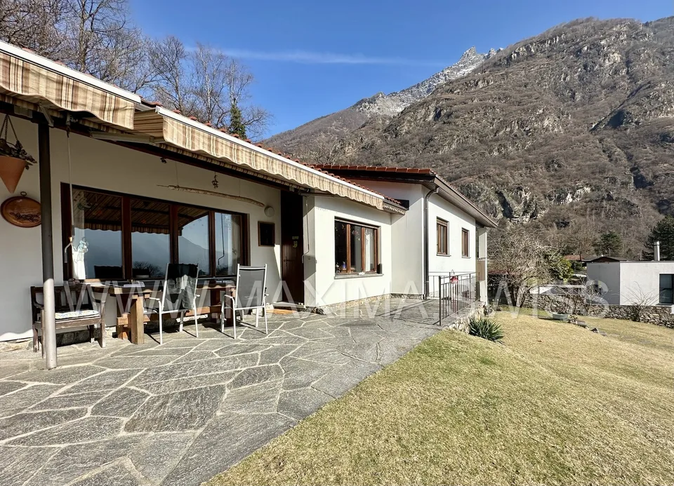 BIASCA: CASA IMMERSA NEL VERDE CON NUOVA DEPANDANCE