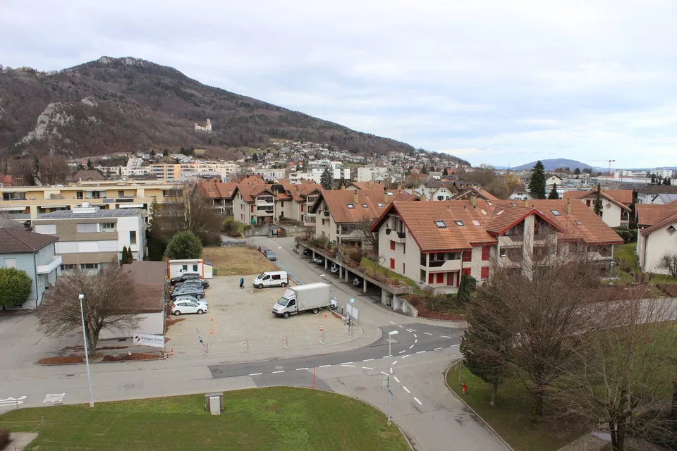 Very attractive and newly renovated 4.5-room apartment with balcony including PP AEH