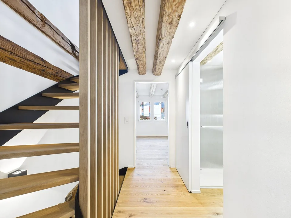 Charme e Modernità - Flarzhaus Completamente Ristrutturato con Area di Seduta Accogliente nel Cuore di Dürnten