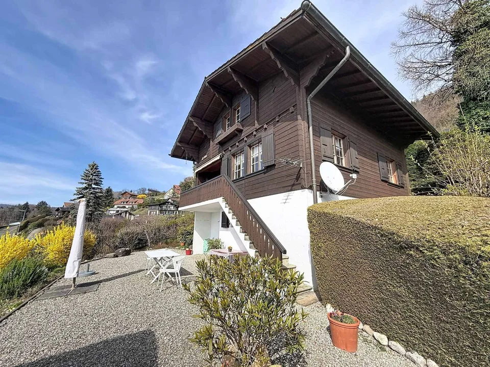 Beau chalet avec vue panoramique sur le lac
