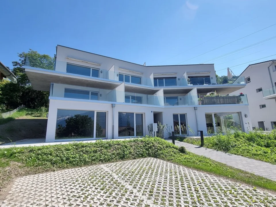NEUF ! SURFACE COMMERCIALE DE 209 M² AVEC TERRASSE-PELOUSE