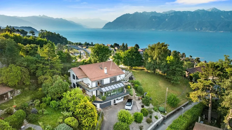 Belle propriété moderne avec vue panoramique à Grandvaux