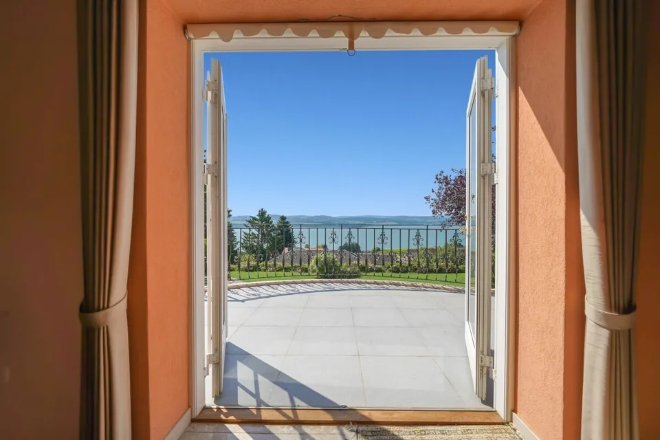 Exklusive Villa mit See- und Alpenblick - am Südhang von Lugnorre – Foto 15 von 21