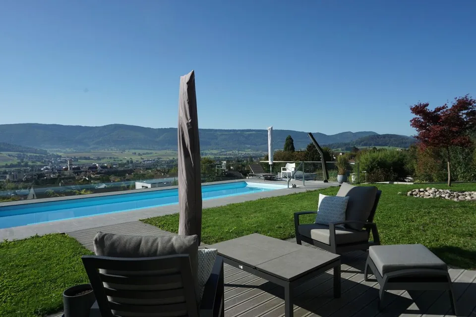 Luxuriöse Villa mit Pool und atemberaubendem Blick