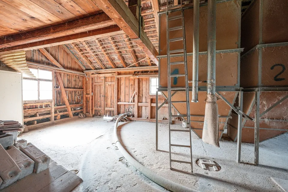 Wohn- und Geschäftshaus mit Nebenbauten – Foto 8 von 12