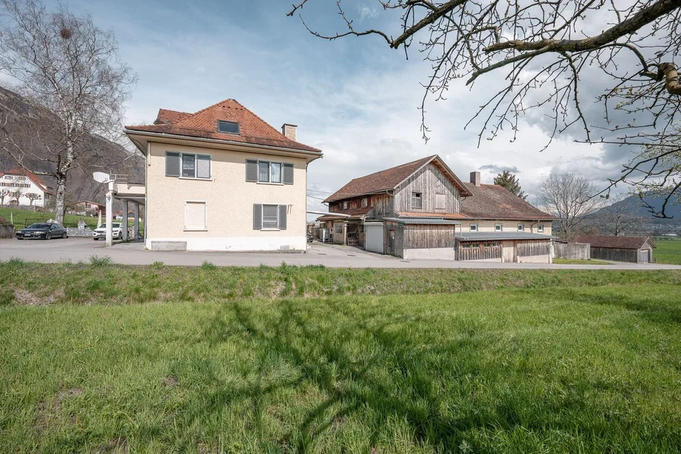 Wohn- und Geschäftshaus mit Nebenbauten – Foto 11 von 12