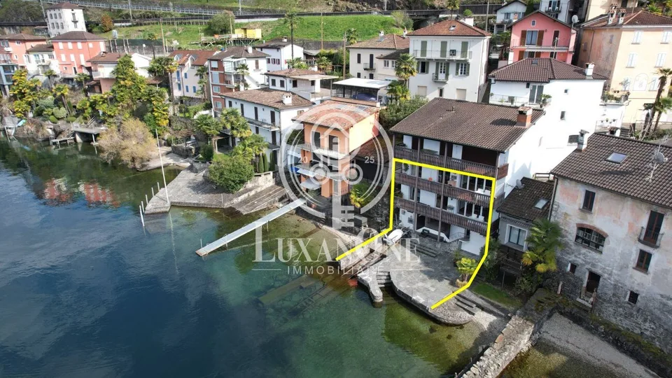 Residenza esclusiva sul lago con due unità abitative e accesso privato al lago-secondaria