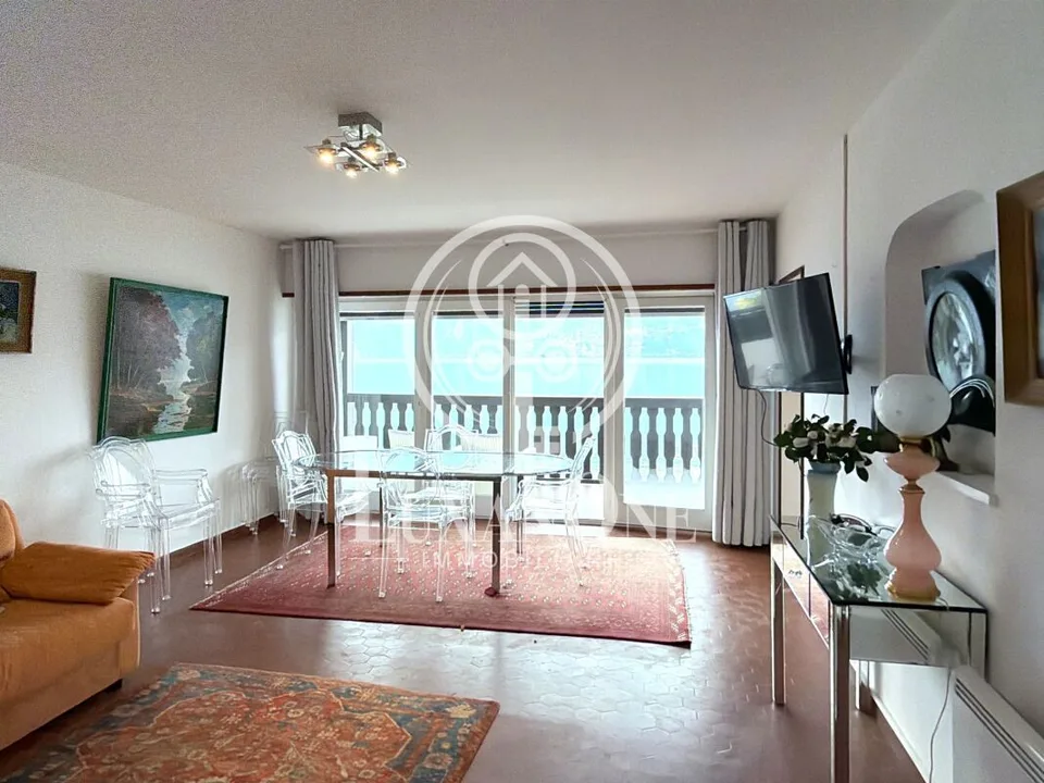 Residenza esclusiva sul lago con due unità abitative e accesso privato al lago-secondaria