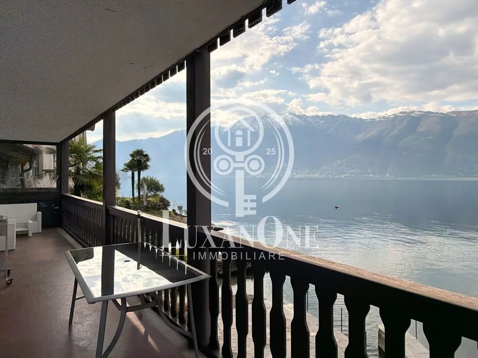 Residenza esclusiva sul lago con due unità abitative e accesso privato al lago-secondaria