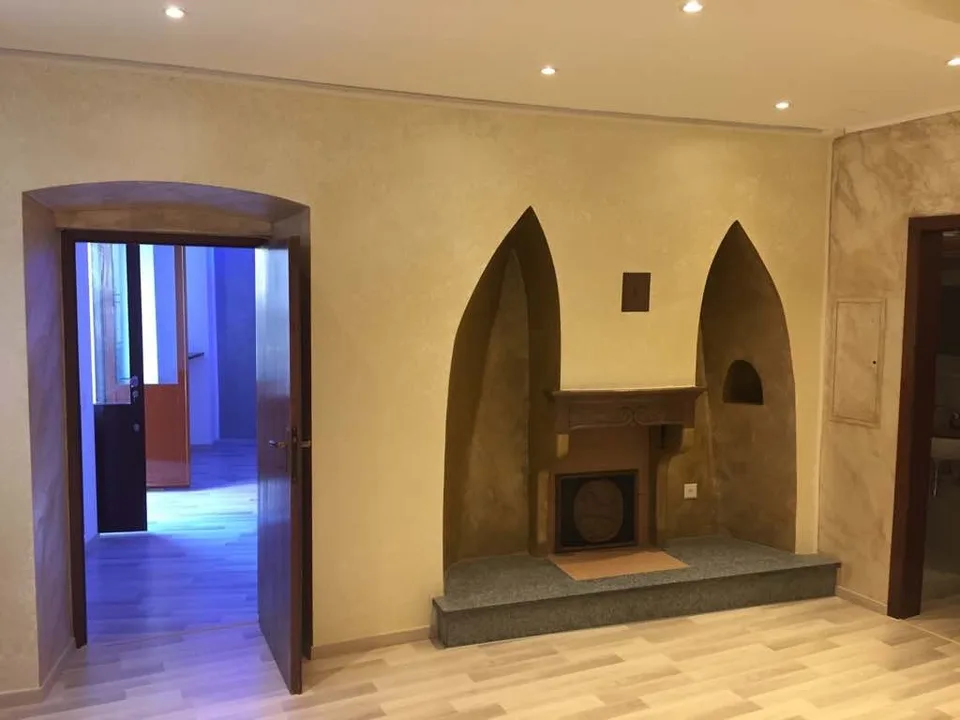 Historisches Mehrfamilienhaus mit 3 Wohnungen in Piazza Grande, Riva San Vitale