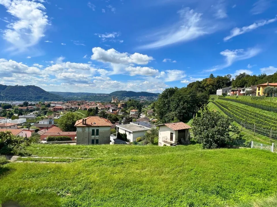 Baugrundstück mit freier Aussicht und sonnig
