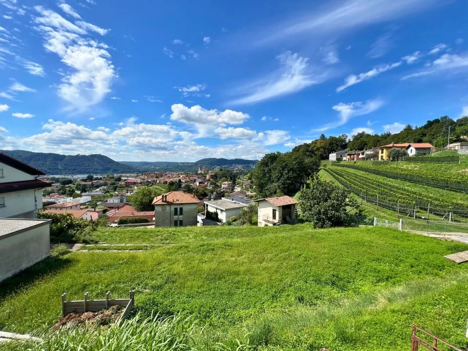 Baugrundstück mit freier Aussicht und sonnig
