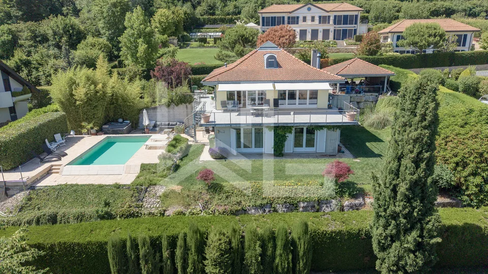 Superbe propriété contemporaine avec vue panoramique