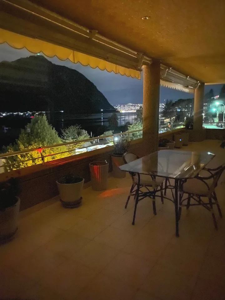 Stunning 4.5-Room Attic Apartment with Lake Views in Bissone – foto 14 di 27
