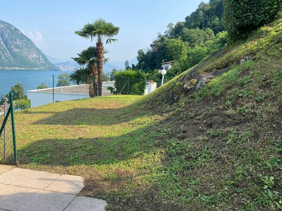 Stunning 4.5-Room Attic Apartment with Lake Views in Bissone – foto 21 di 27