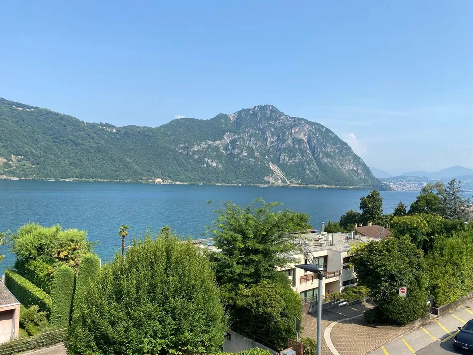 Stunning 4.5-Room Attic Apartment with Lake Views in Bissone