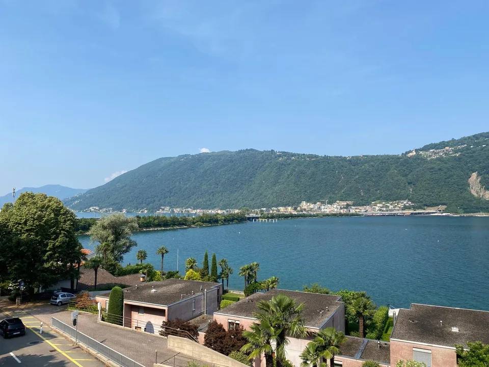 Stunning 4.5-Room Attic Apartment with Lake Views in Bissone – foto 27 di 27