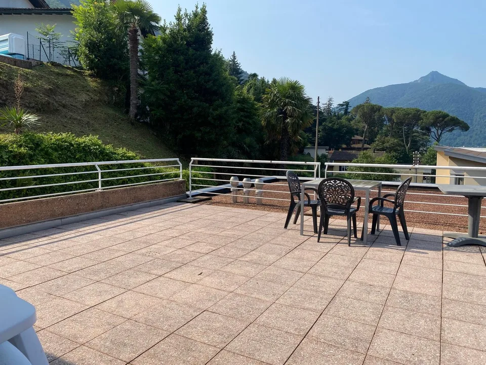 Stunning 4.5-Room Attic Apartment with Lake Views in Bissone – foto 18 di 27