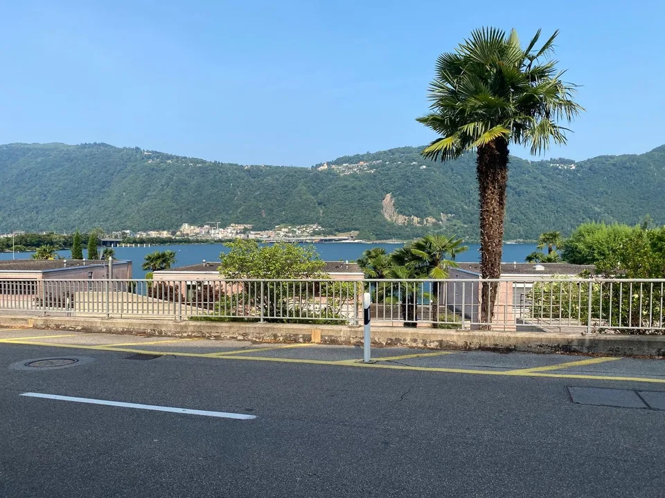 Stunning 4.5-Room Attic Apartment with Lake Views in Bissone – foto 24 di 27