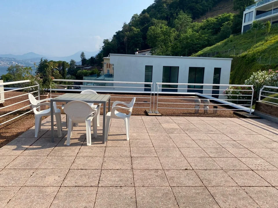 Stunning 4.5-Room Attic Apartment with Lake Views in Bissone – foto 17 di 27