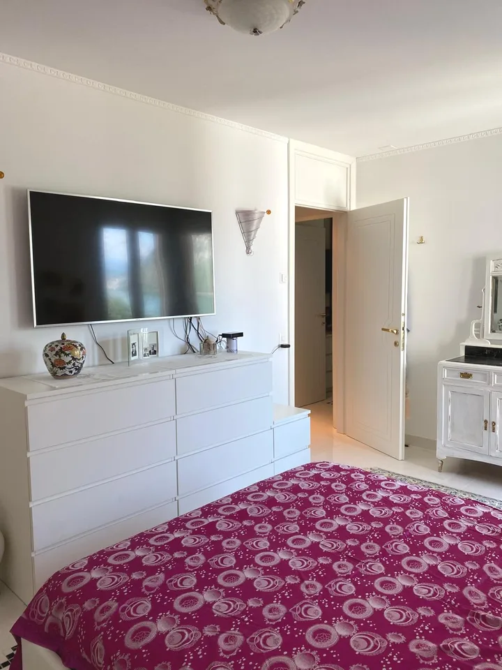 Stunning 4.5-Room Attic Apartment with Lake Views in Bissone – foto 16 di 27