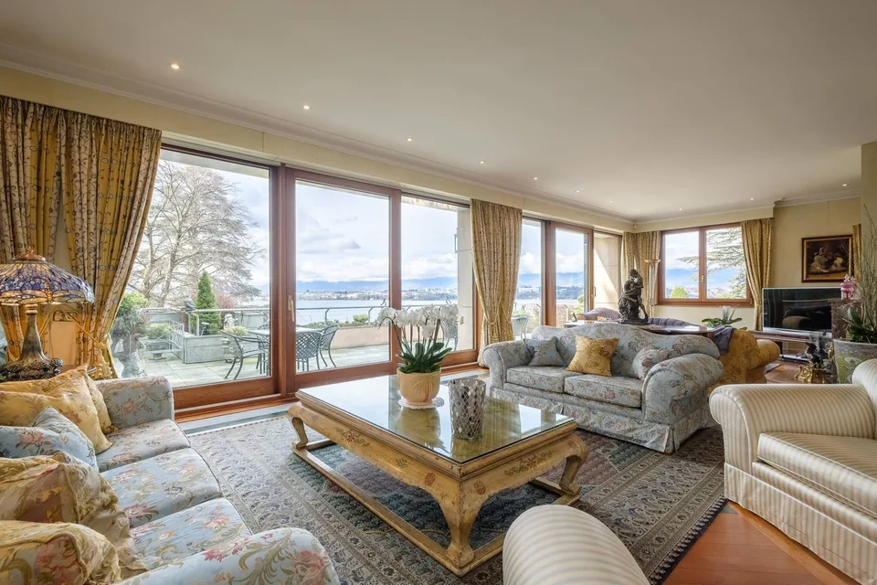 Prächtige Wohnung mit Terrasse und Seeblick
