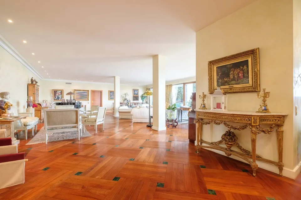 Prächtige Wohnung mit Terrasse und Seeblick