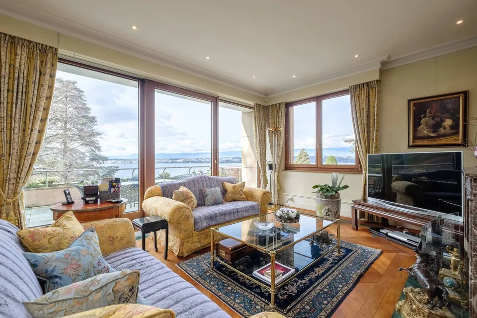 Prächtige Wohnung mit Terrasse und Seeblick