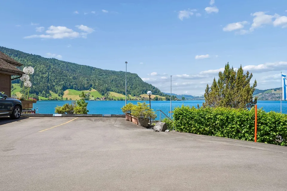 RISERVATO: Piccolo e raffinato sul lago Ägeri: appartamento 2 locali con vista lago