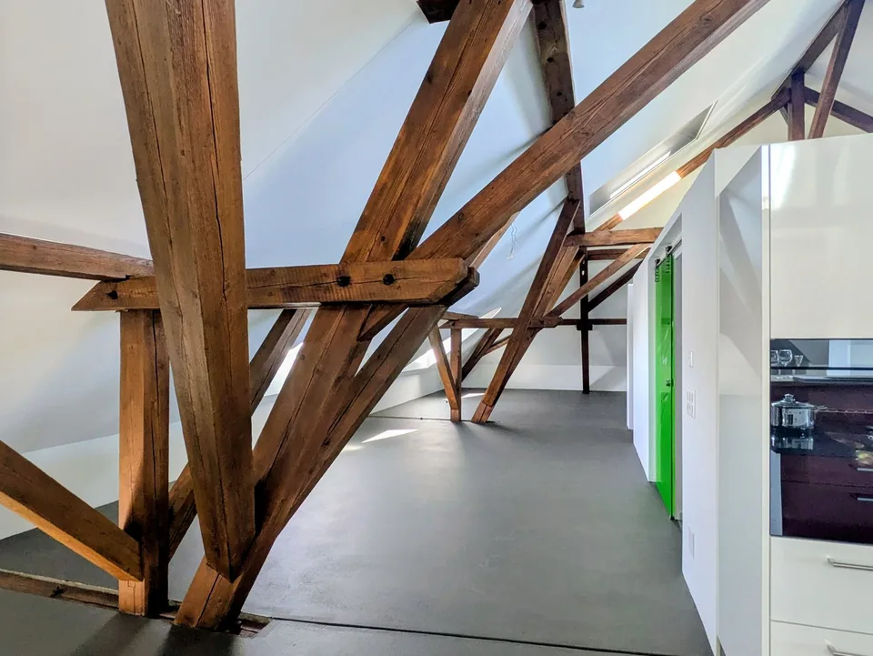 Loft unique dans un bâtiment historique à Hindelbank 227m2 incl. 2 places de parking