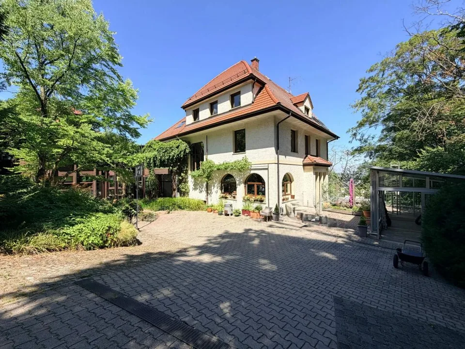 Œuvre architecturale unique : domaine Art Nouveau rénové au cœur de Stuttgart