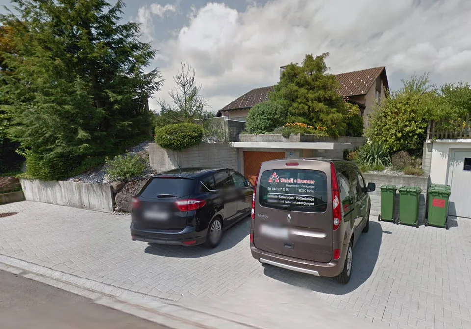 Rüti ZH,: Einfamilienhaus mit Swimmingpool in Rüti